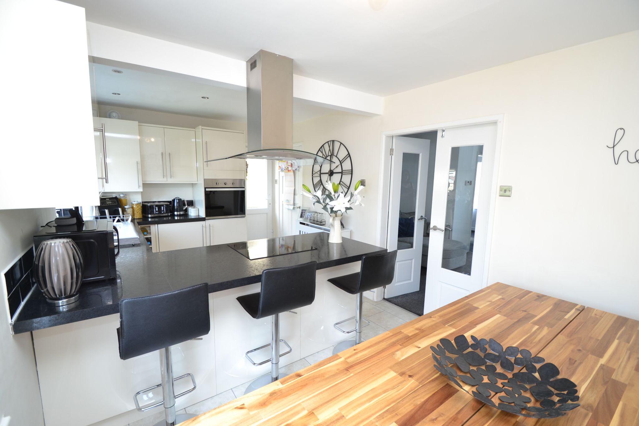 4 Bed Detached House For Sale - Photograph 6