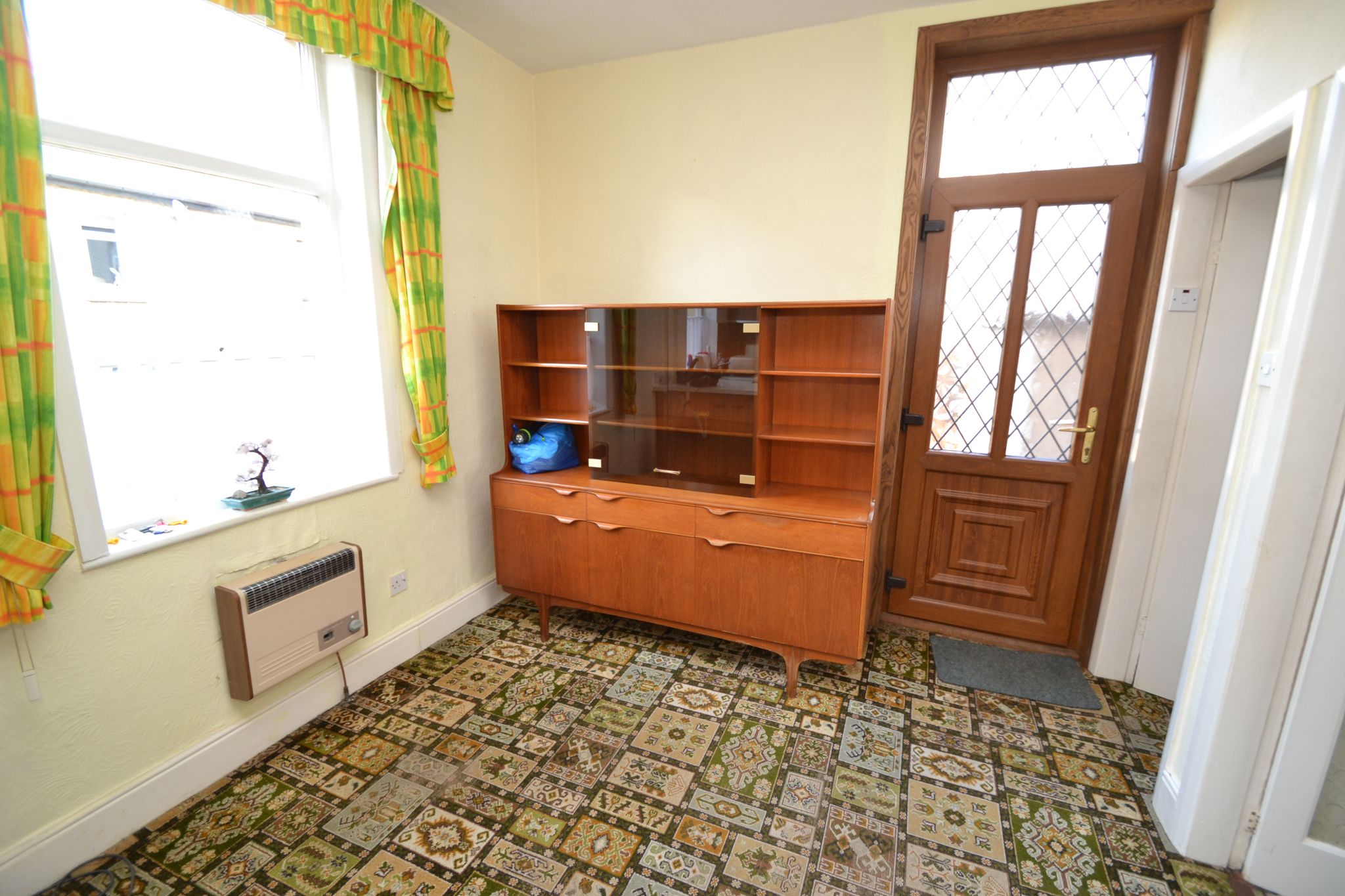 2 Bed Semi-detached House For Sale - Photograph 4