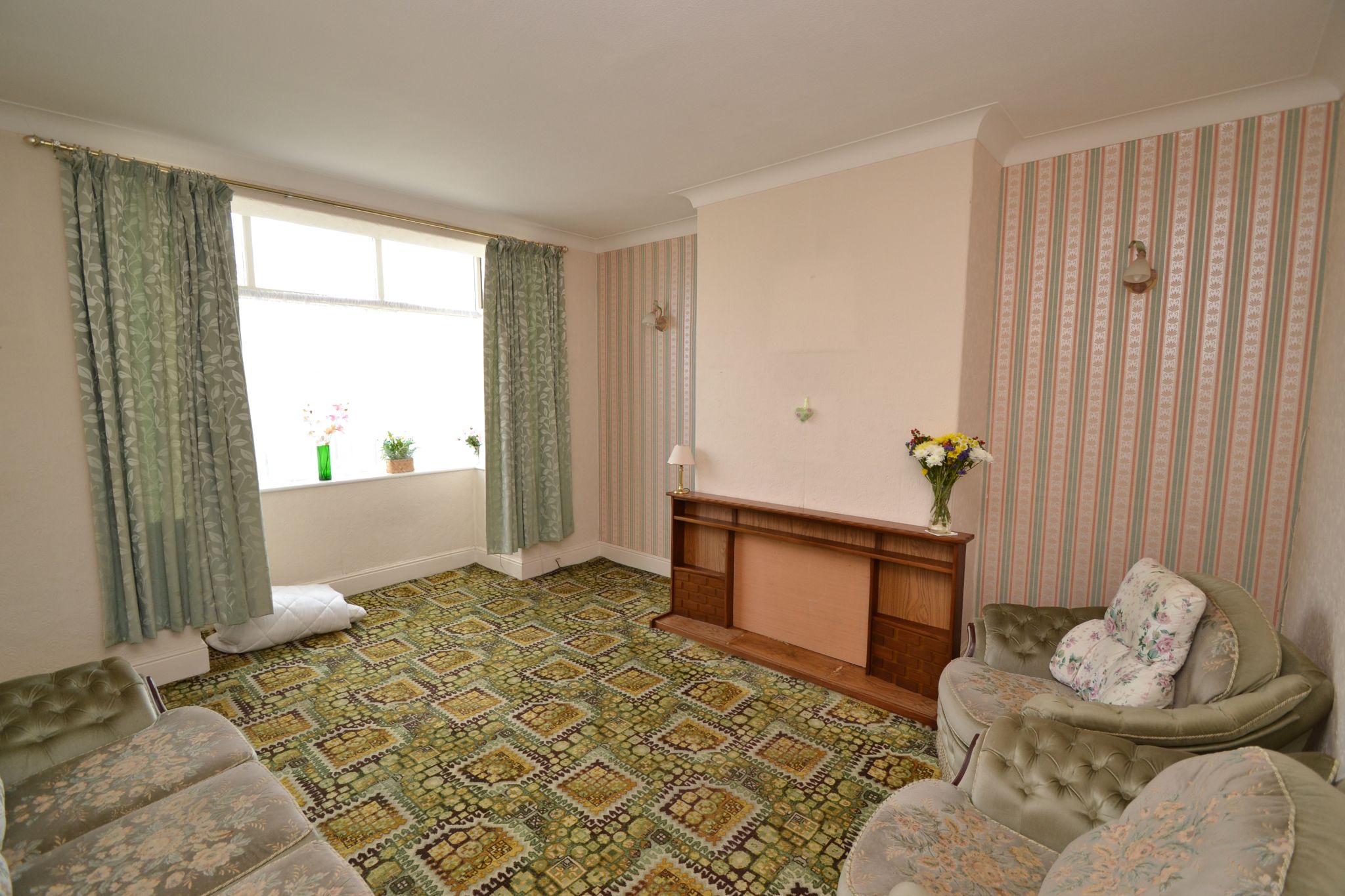 2 Bed Semi-detached House For Sale - Photograph 2