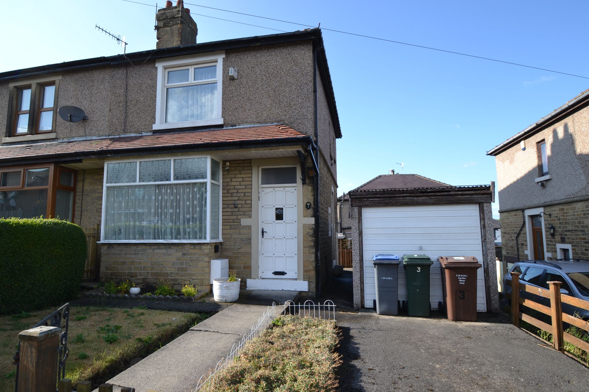 2 Bed Semi-detached House For Sale - Photograph 1
