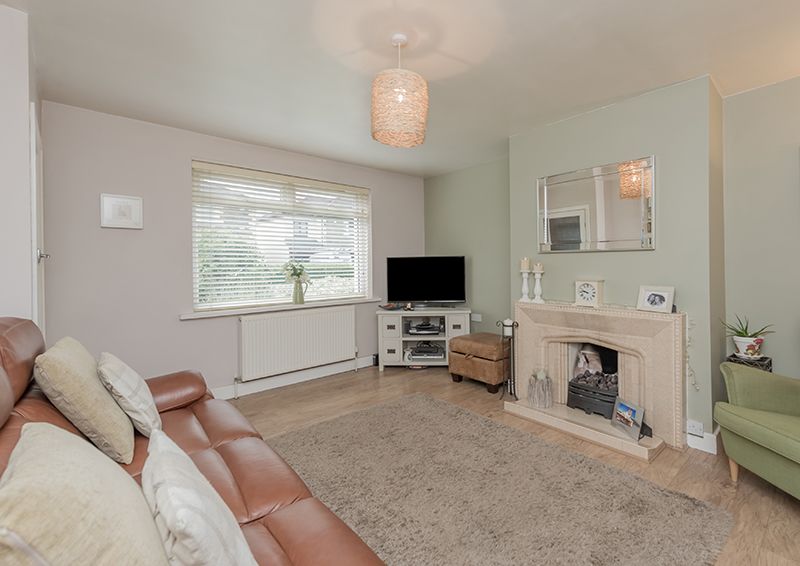 2 Bed Semi-detached House For Sale - Photograph 5