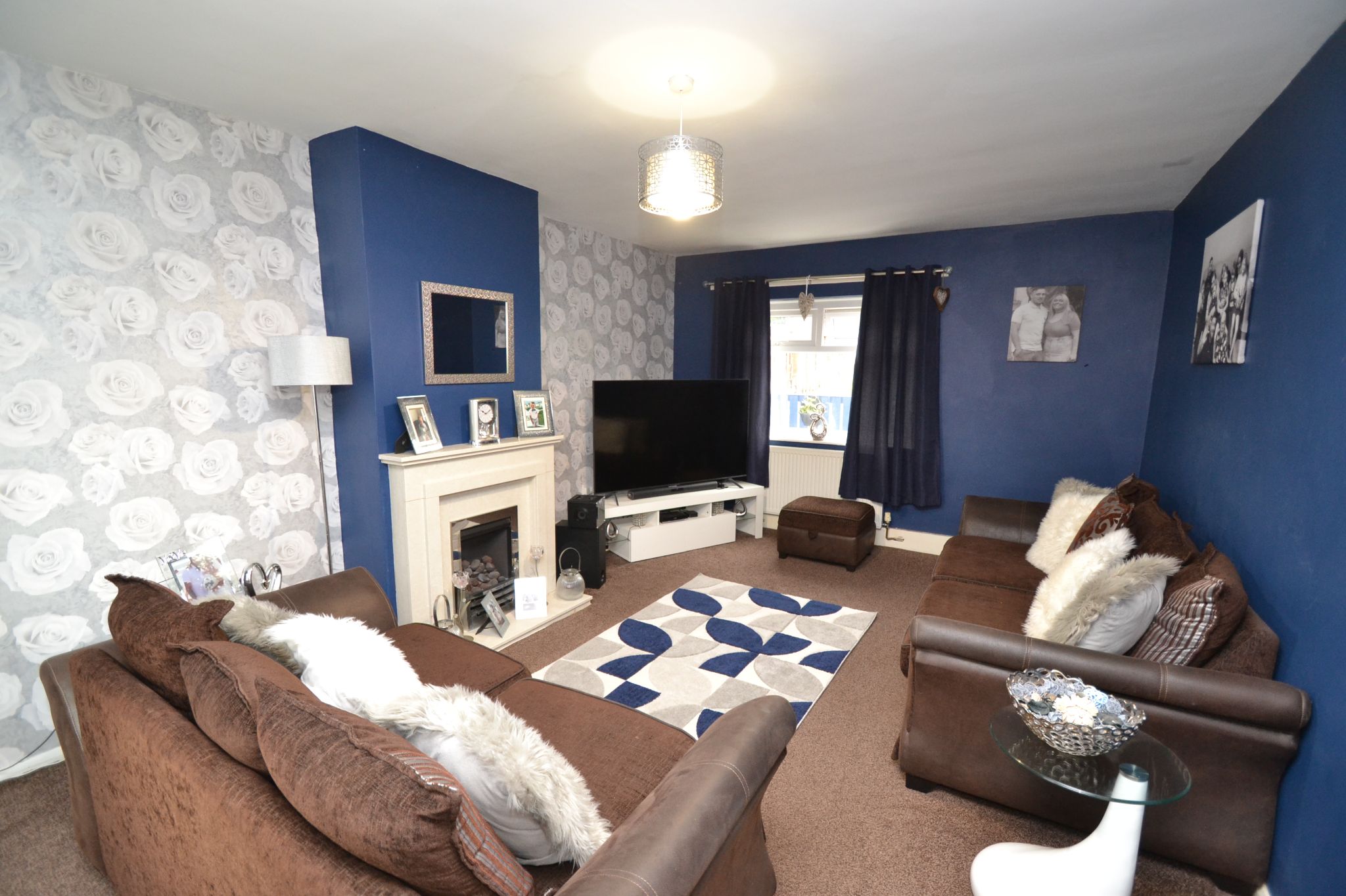 3 Bed Semi-detached House For Sale - Photograph 2