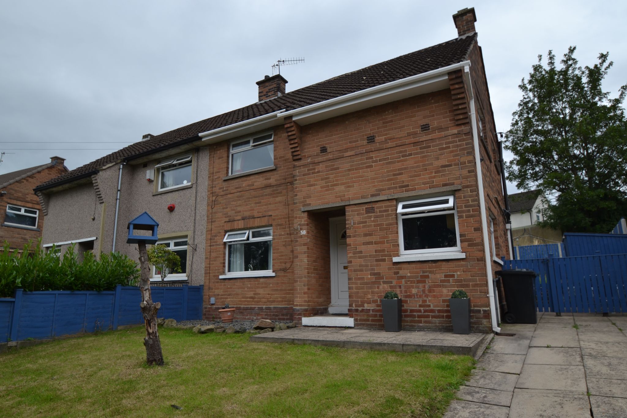 3 Bed Semi-detached House For Sale - Photograph 1