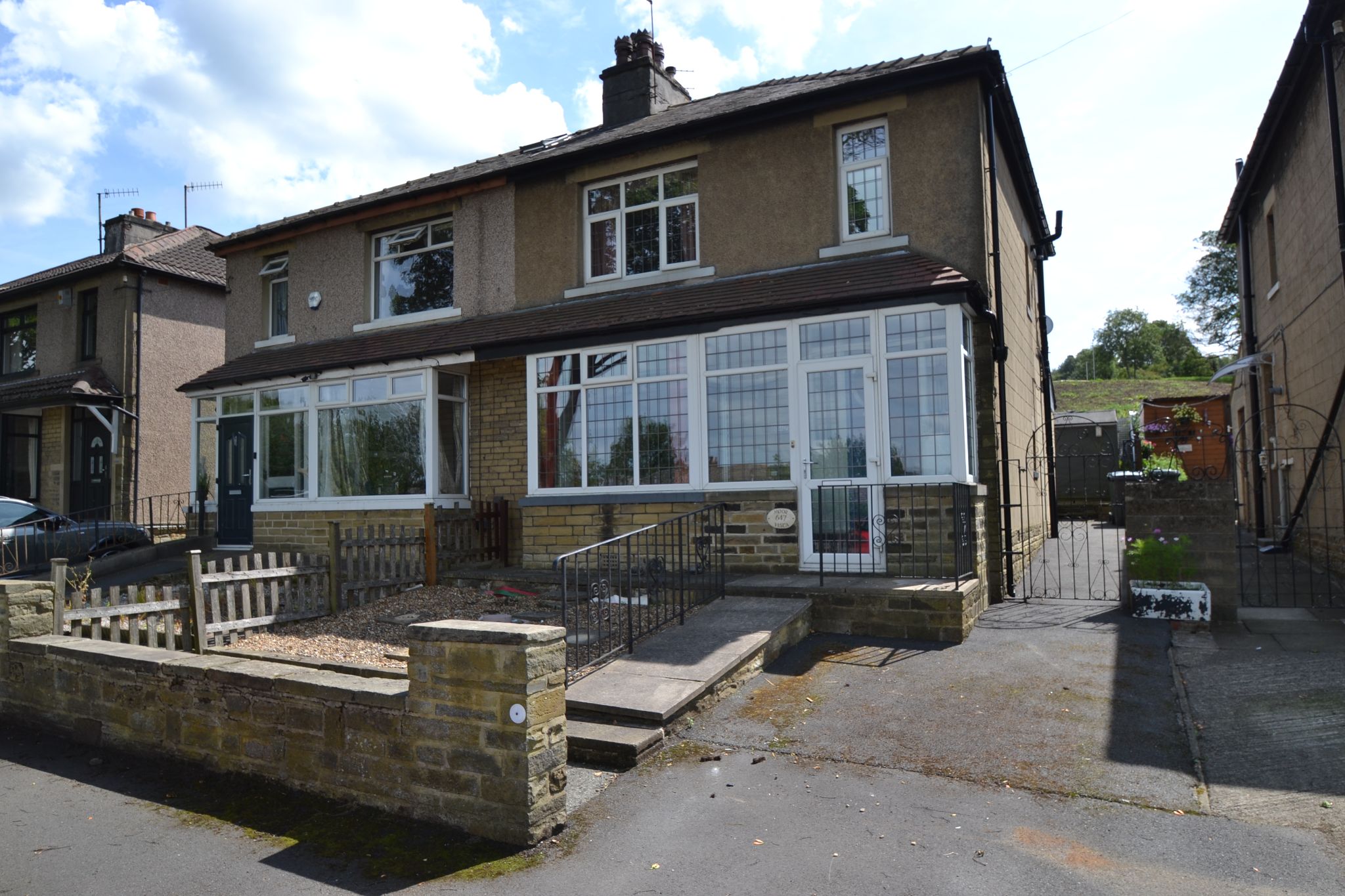 3 Bed Semi-detached House For Sale - Photograph 1