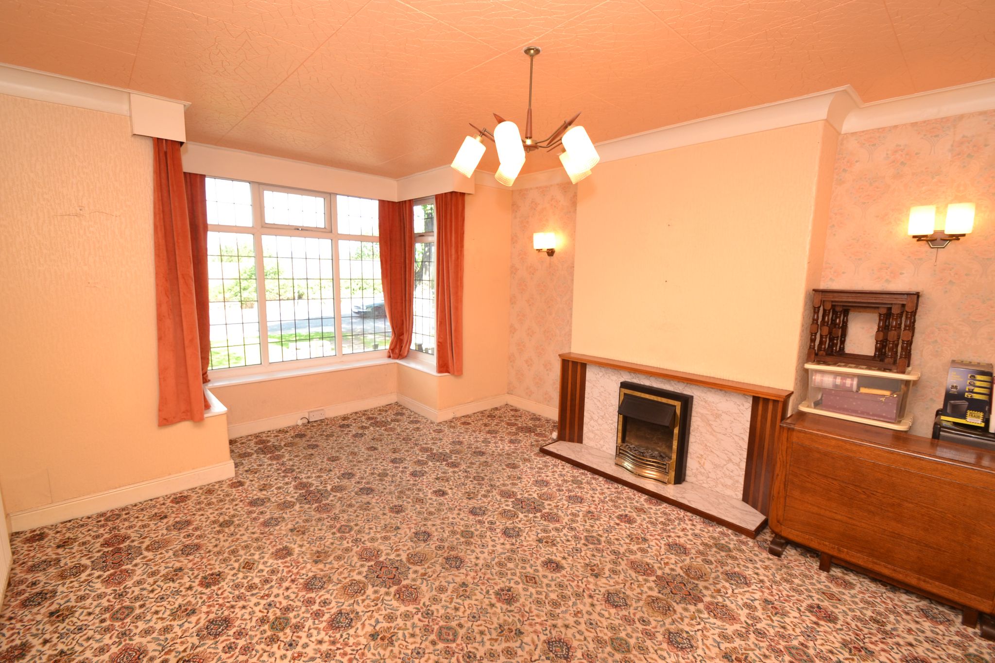 3 Bed Semi-detached House For Sale - Photograph 2