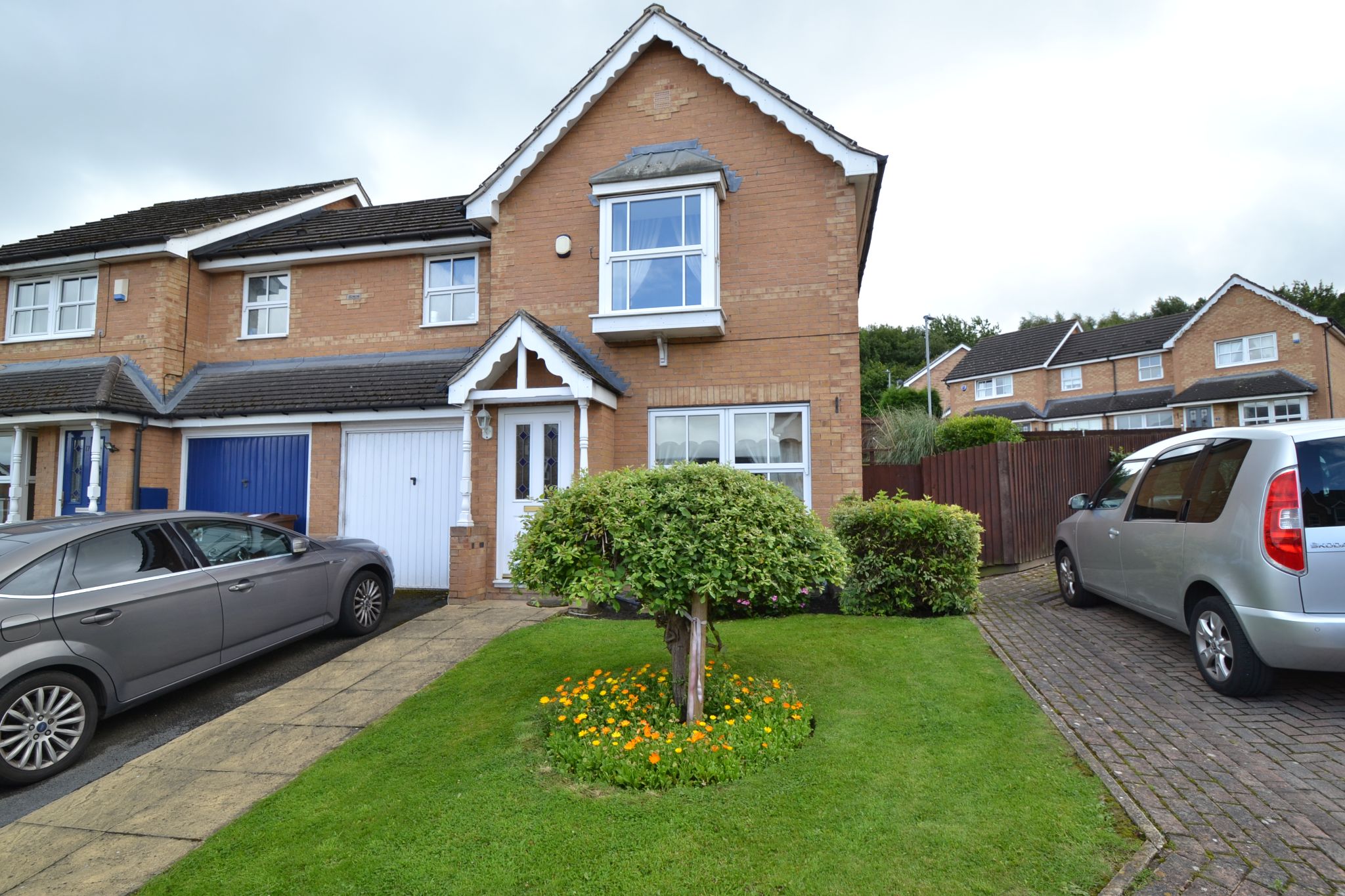 3 Bed End Terraced House For Sale - Photograph 1