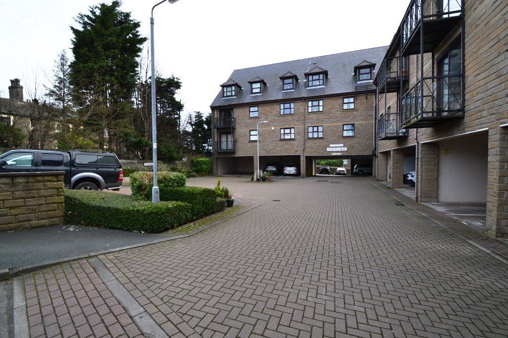 3 Bed Apartment Flat/apartment For Sale - Photograph 1