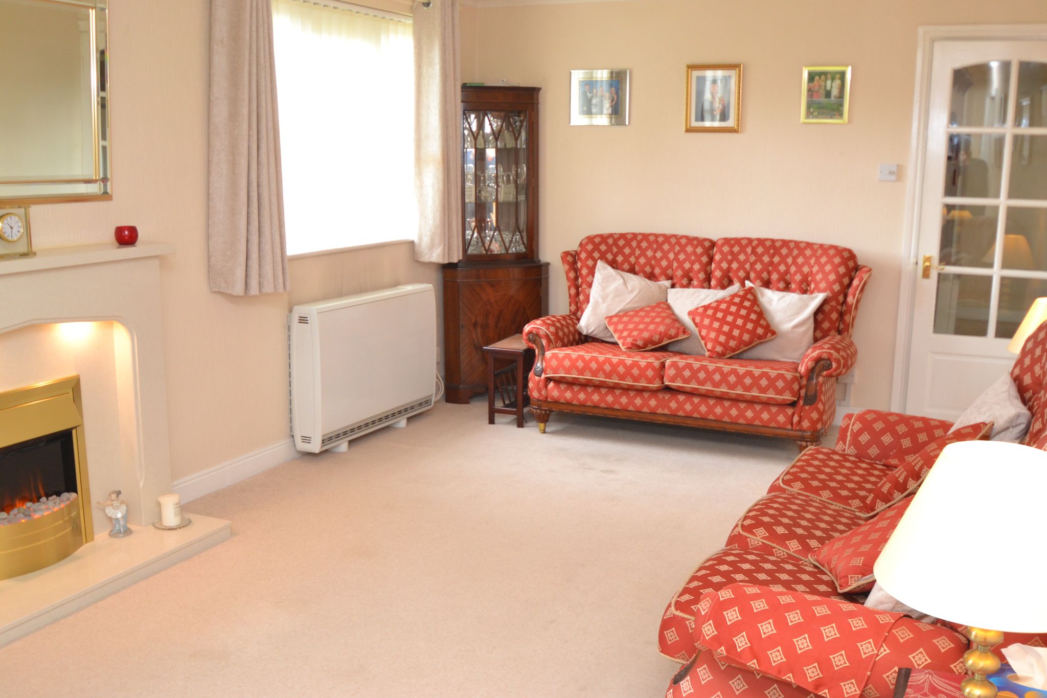 3 Bed Apartment Flat/apartment For Sale - Photograph 4