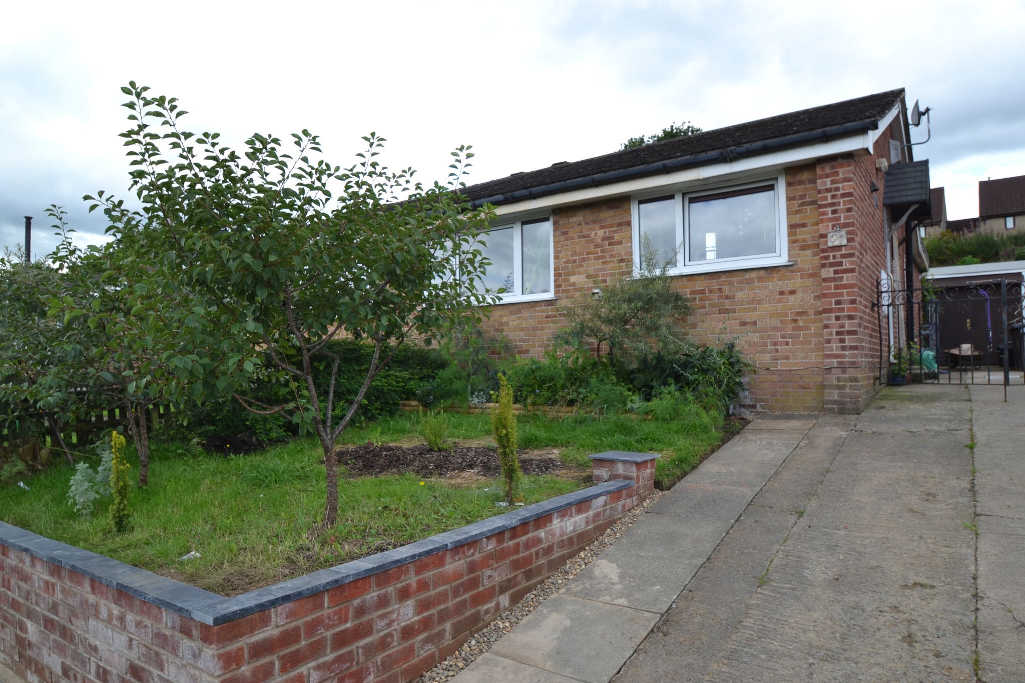 2 Bed Semi-detached Bungalow For Sale - Photograph 1