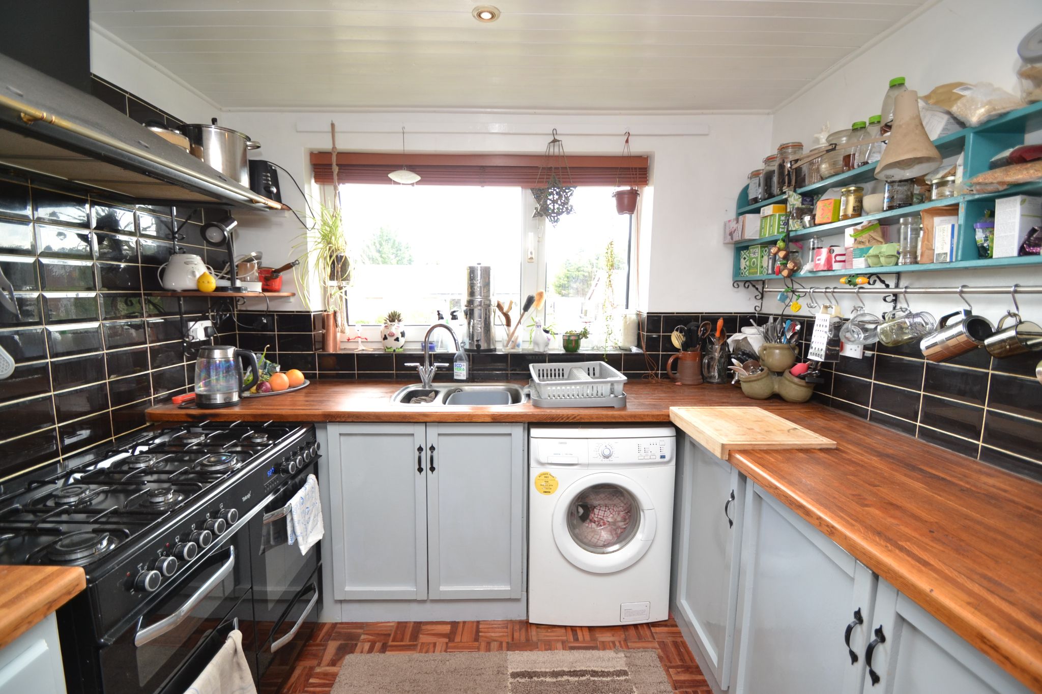 2 Bed Semi-detached Bungalow For Sale - Photograph 3