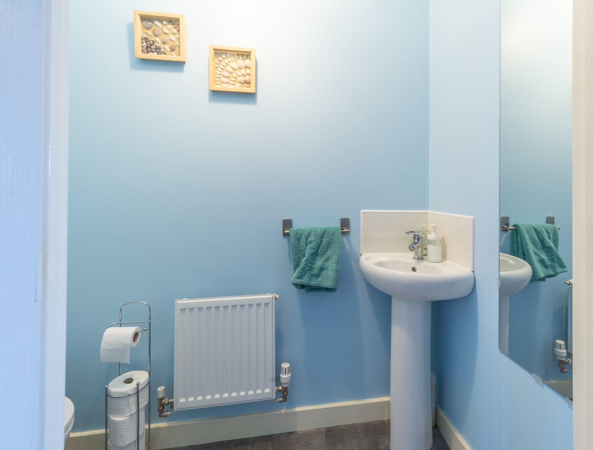 3 Bed Semi-detached House For Sale - Photograph 3