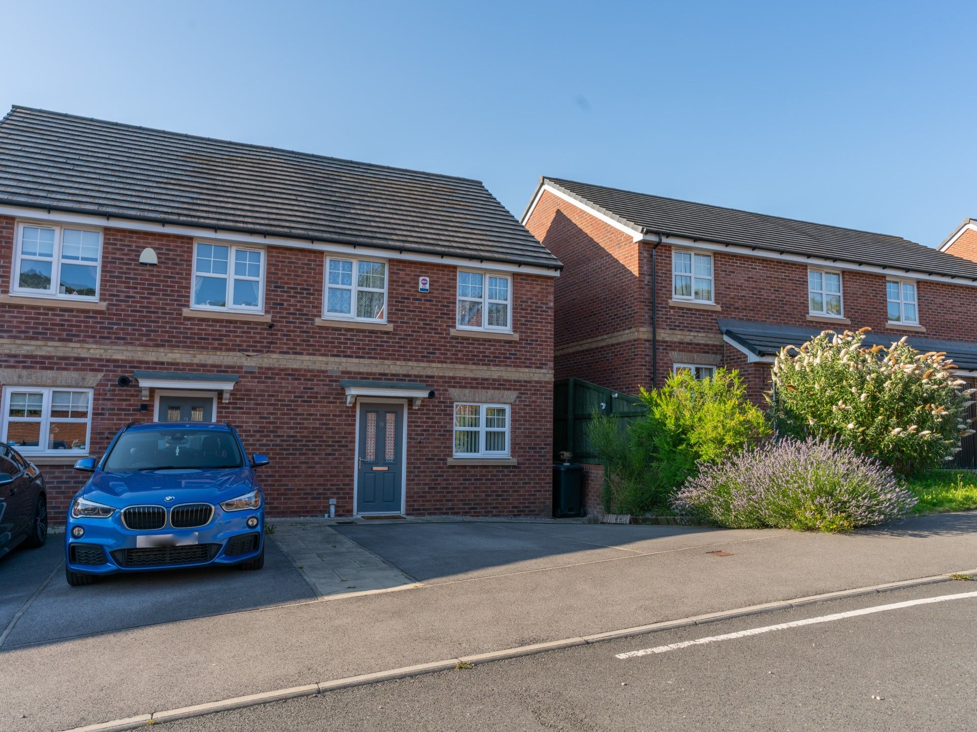 3 Bed Semi-detached House For Sale - Photograph 1