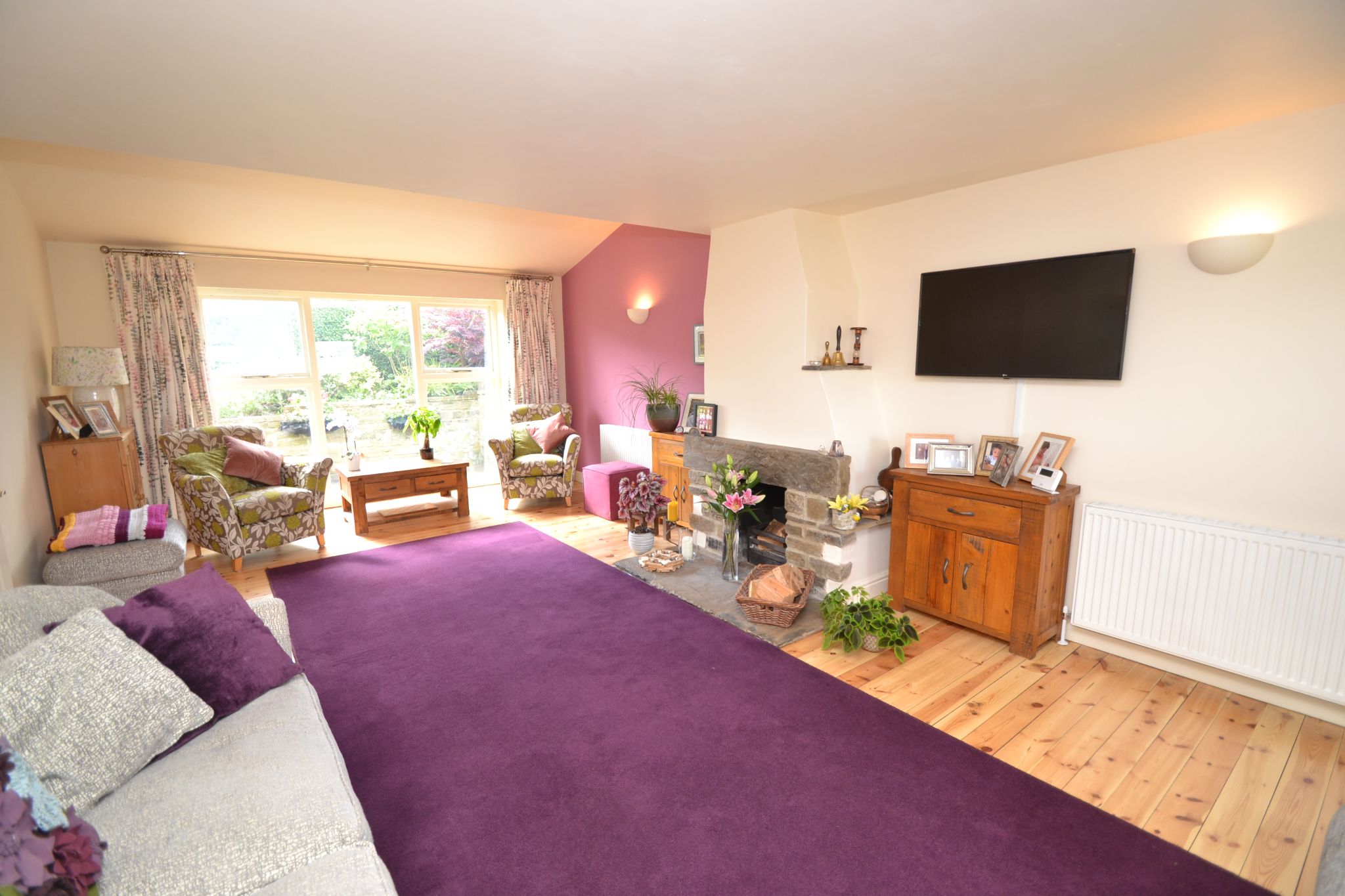 3 Bed Cottage House For Sale - Photograph 2