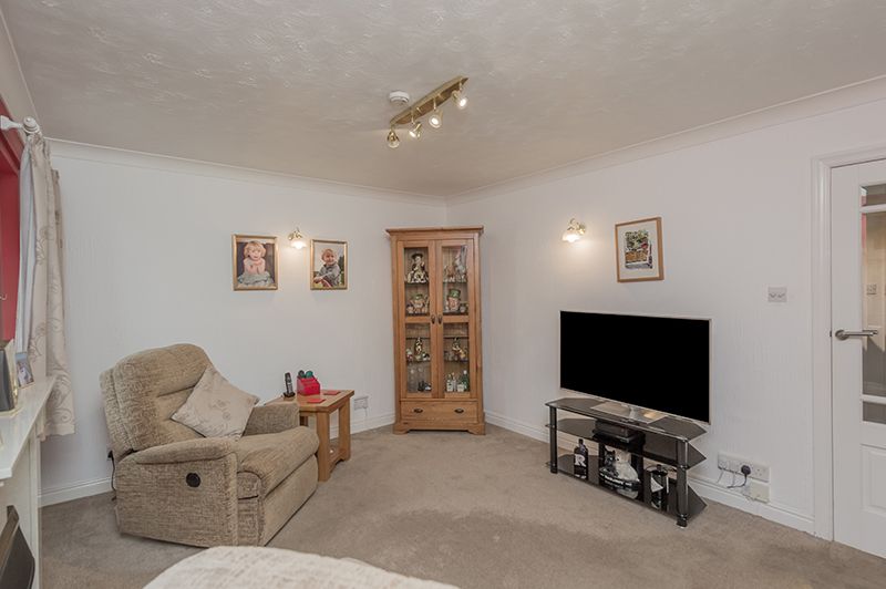 4 Bed Detached House For Sale - Photograph 3