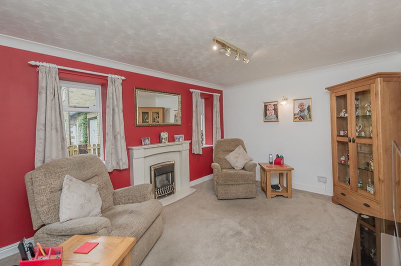 4 Bed Detached House For Sale - Photograph 2
