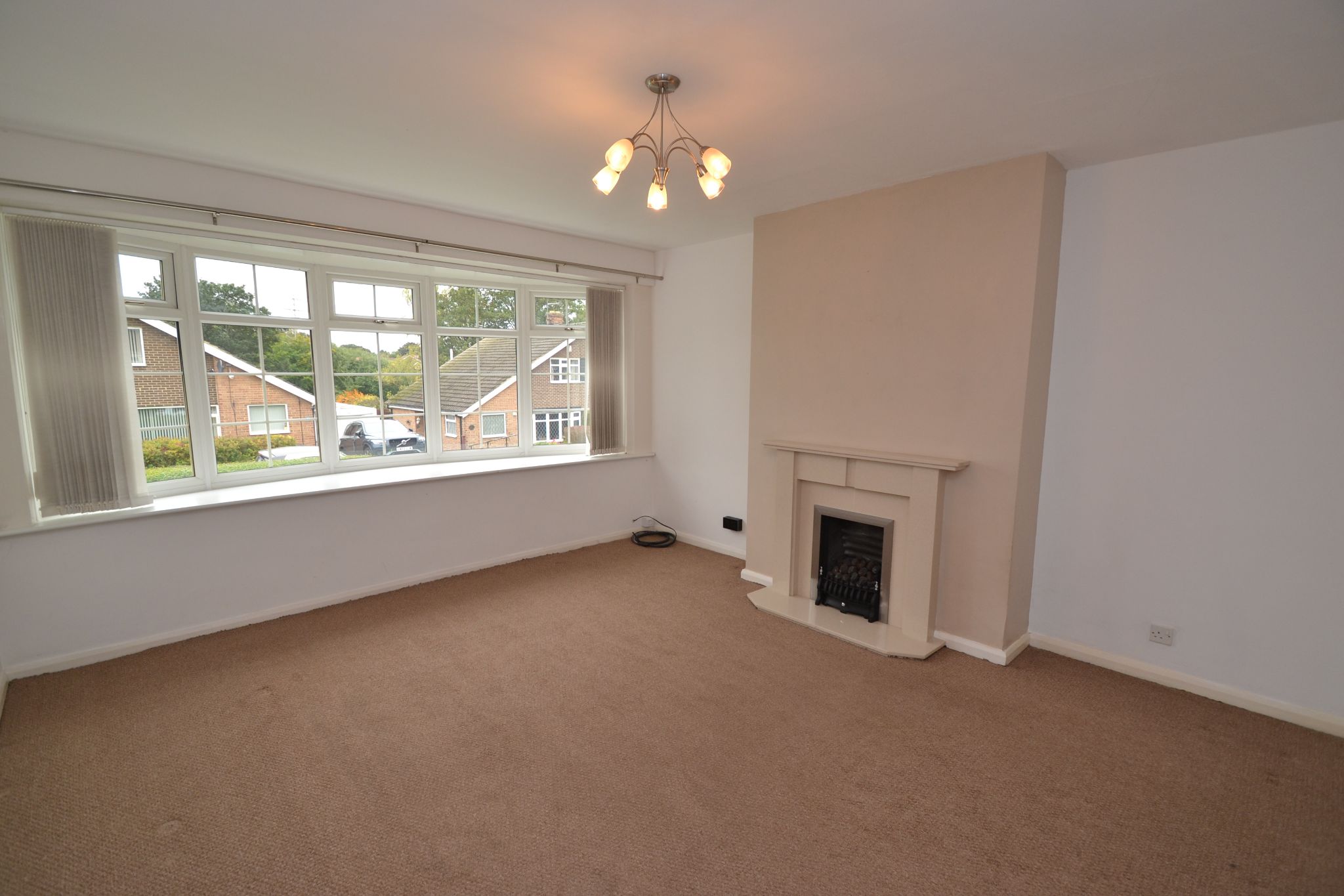 3 Bed Semi-detached House For Sale - Photograph 2