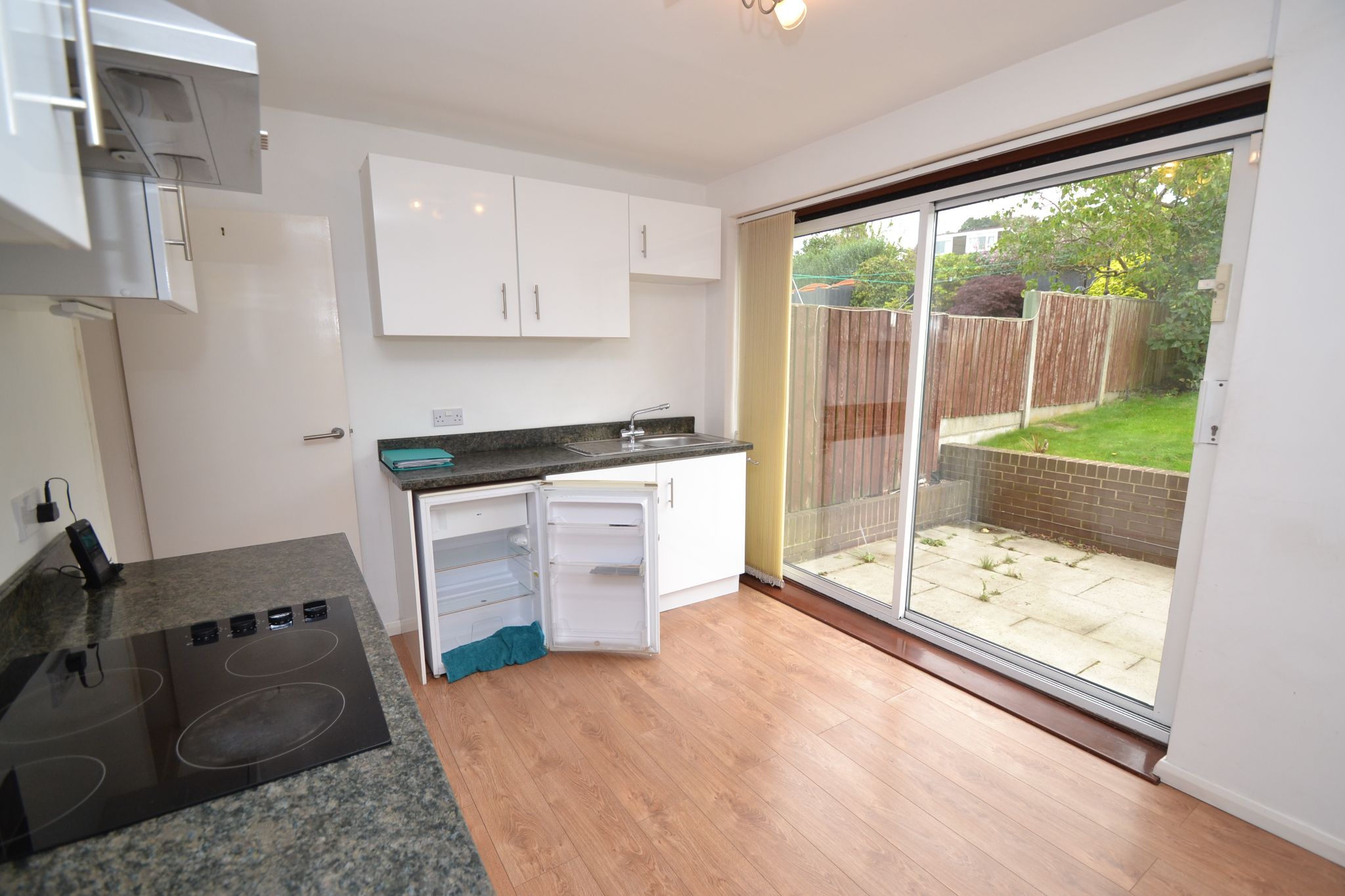 3 Bed Semi-detached House For Sale - Photograph 3