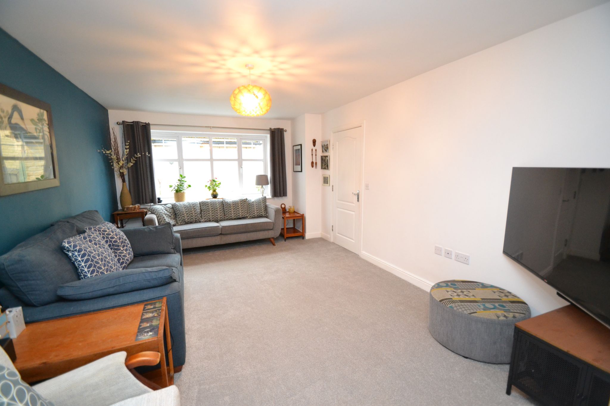 5 Bed Detached House For Sale - Photograph 3