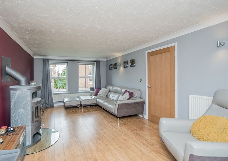 4 Bed Detached House For Sale - Photograph 3