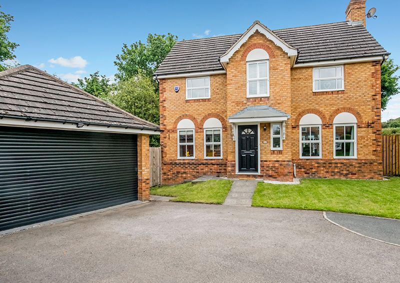 4 Bed Detached House For Sale - Photograph 1