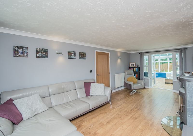 4 Bed Detached House For Sale - Photograph 4