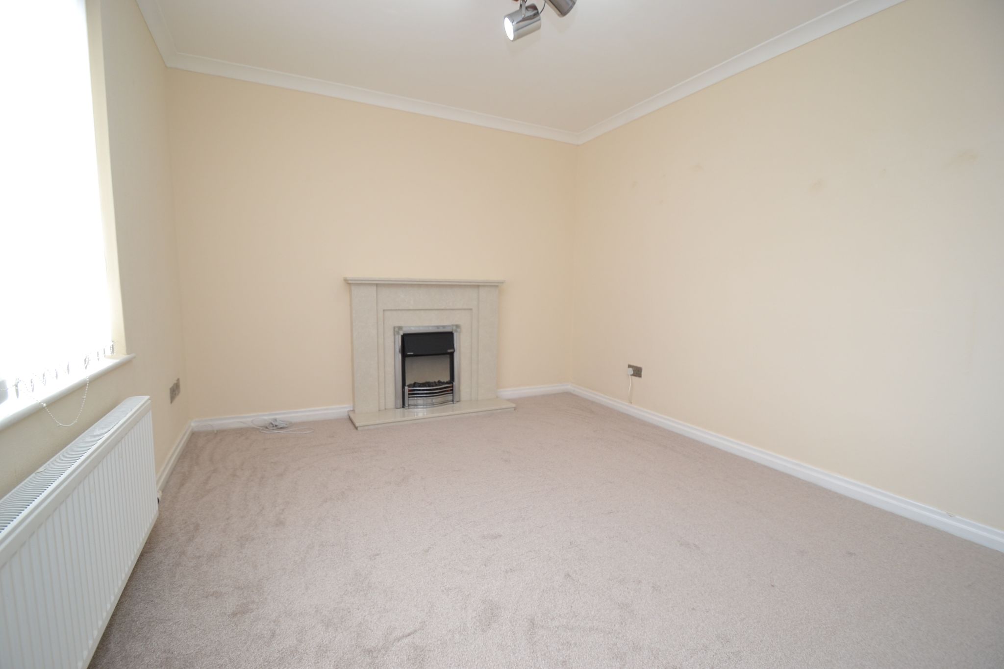 1 Bed Flat Flat/apartment For Sale - Photograph 3