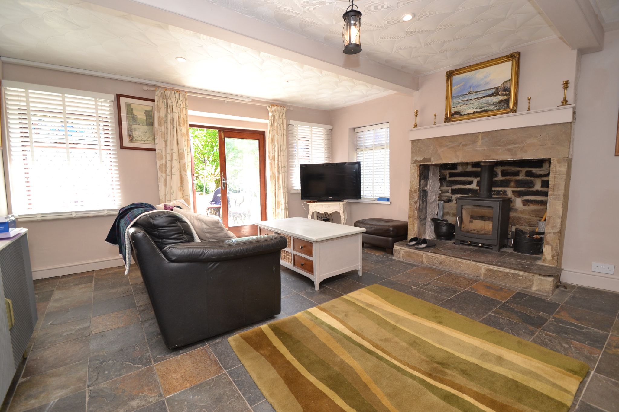 2 Bed Cottage House For Sale - Photograph 2