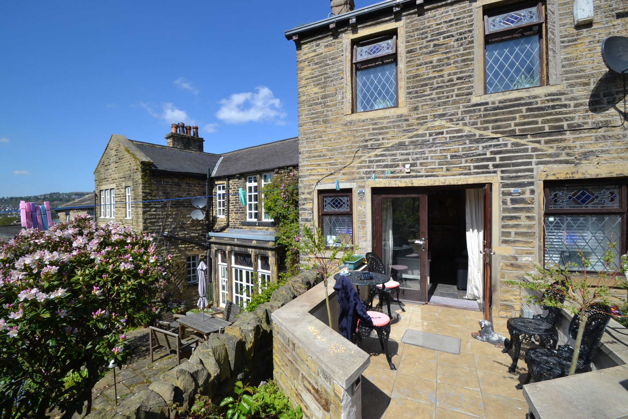 2 Bed Cottage House For Sale - Photograph 1