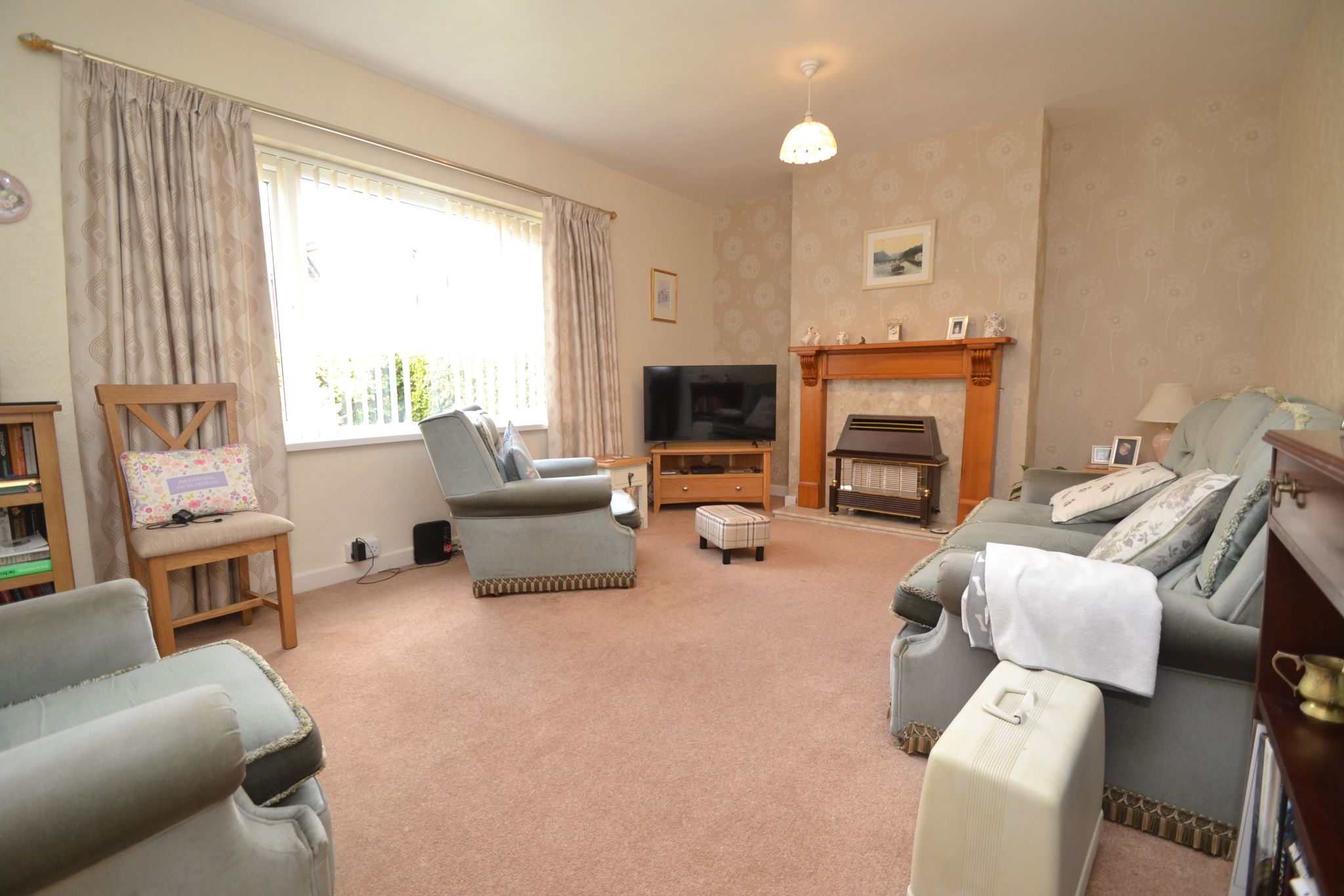 3 Bed Semi-detached Dormer House For Sale - Photograph 2