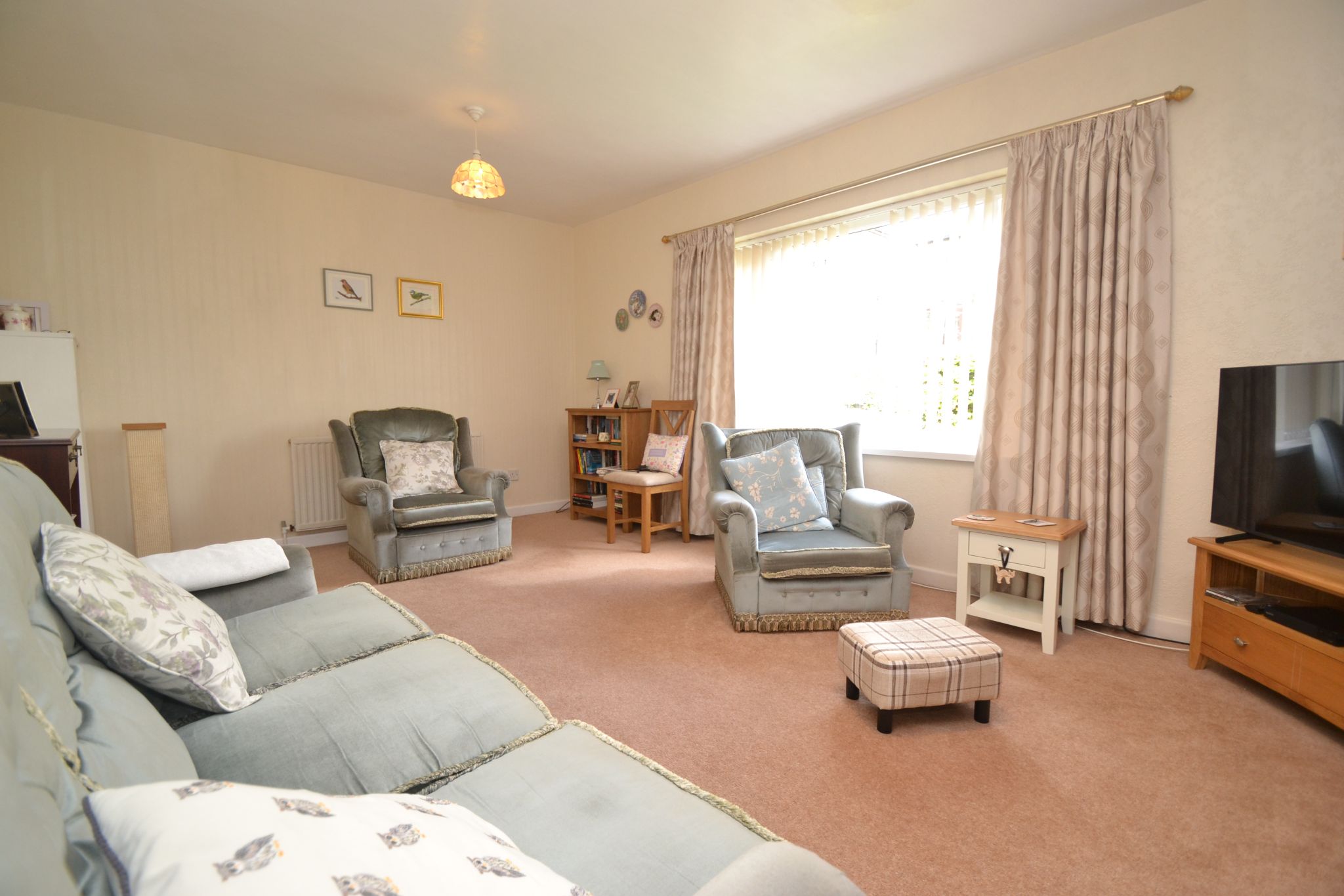 3 Bed Semi-detached Dormer House For Sale - Photograph 3