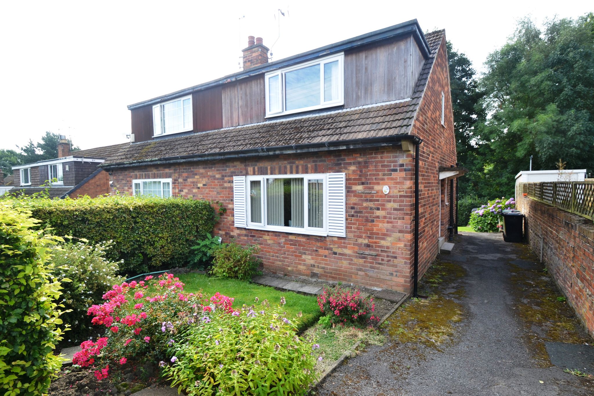 3 Bed Semi-detached Dormer House For Sale - Photograph 1