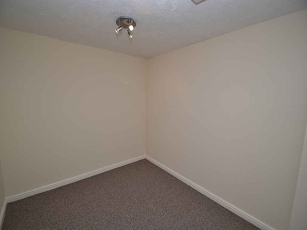 3 Bed Mid Terraced House To Rent - 0