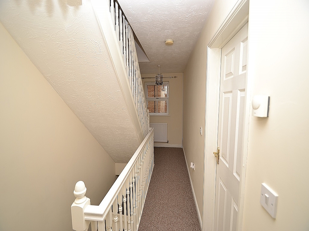 3 Bed Mid Terraced House To Rent - 0