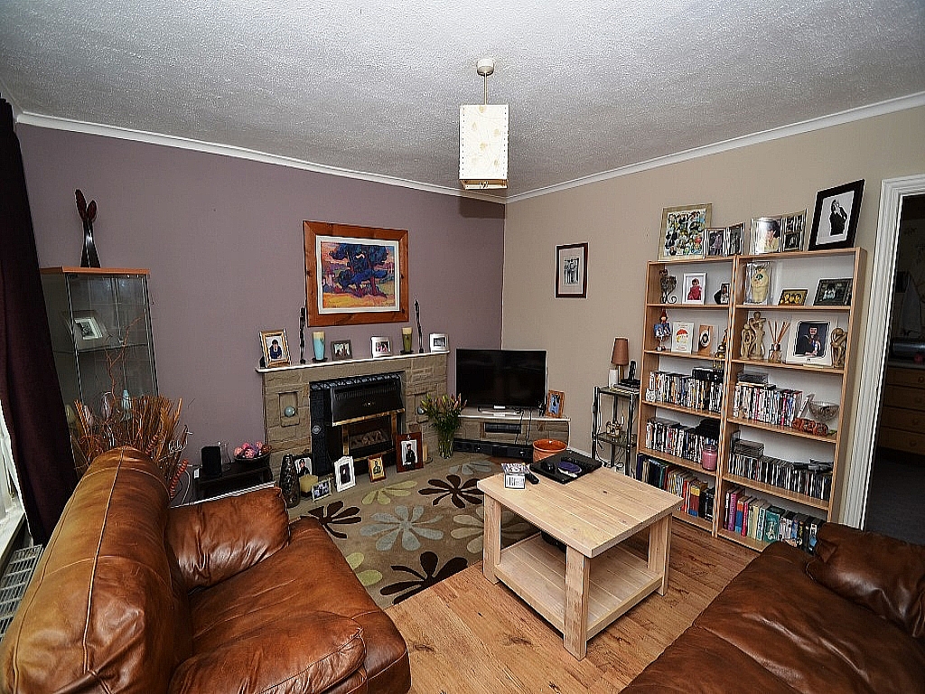 2 Bed Semi-detached House To Rent - 0