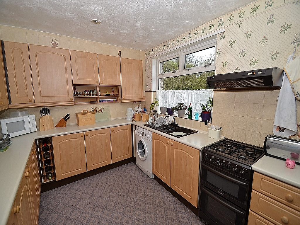 2 Bed Semi-detached House To Rent - 0