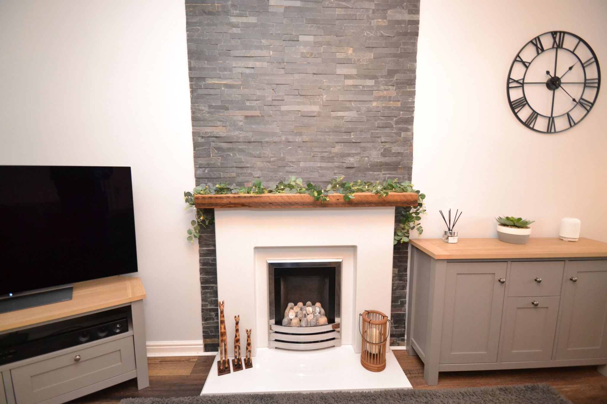 4 Bed Detached House For Sale - Photograph 4