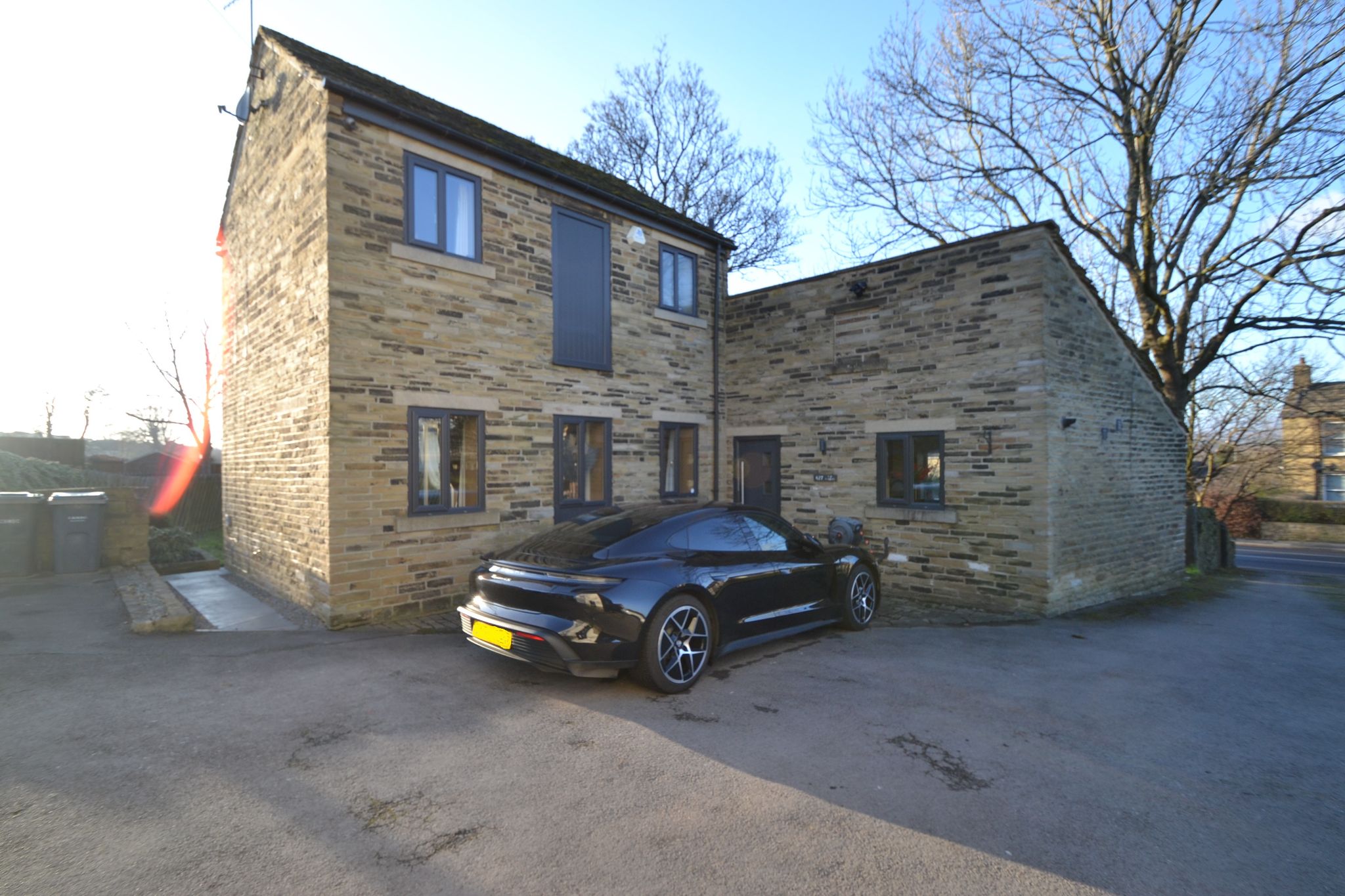 3 Bed Barn Conversion House For Sale - Photograph 1