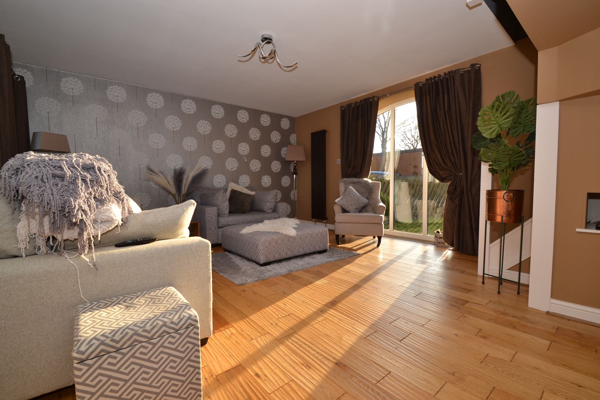 3 Bed Barn Conversion House For Sale - Photograph 2