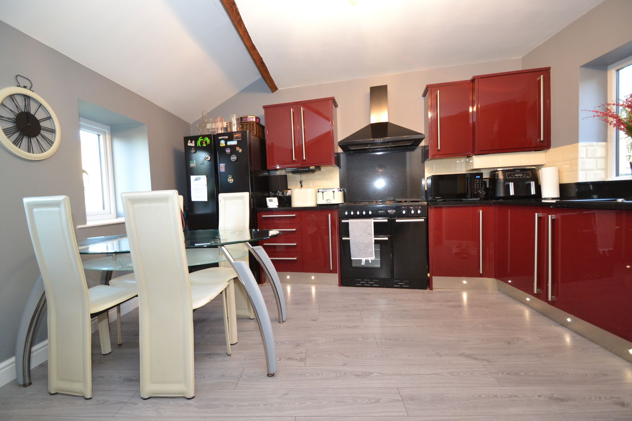 3 Bed Barn Conversion House For Sale - Photograph 6