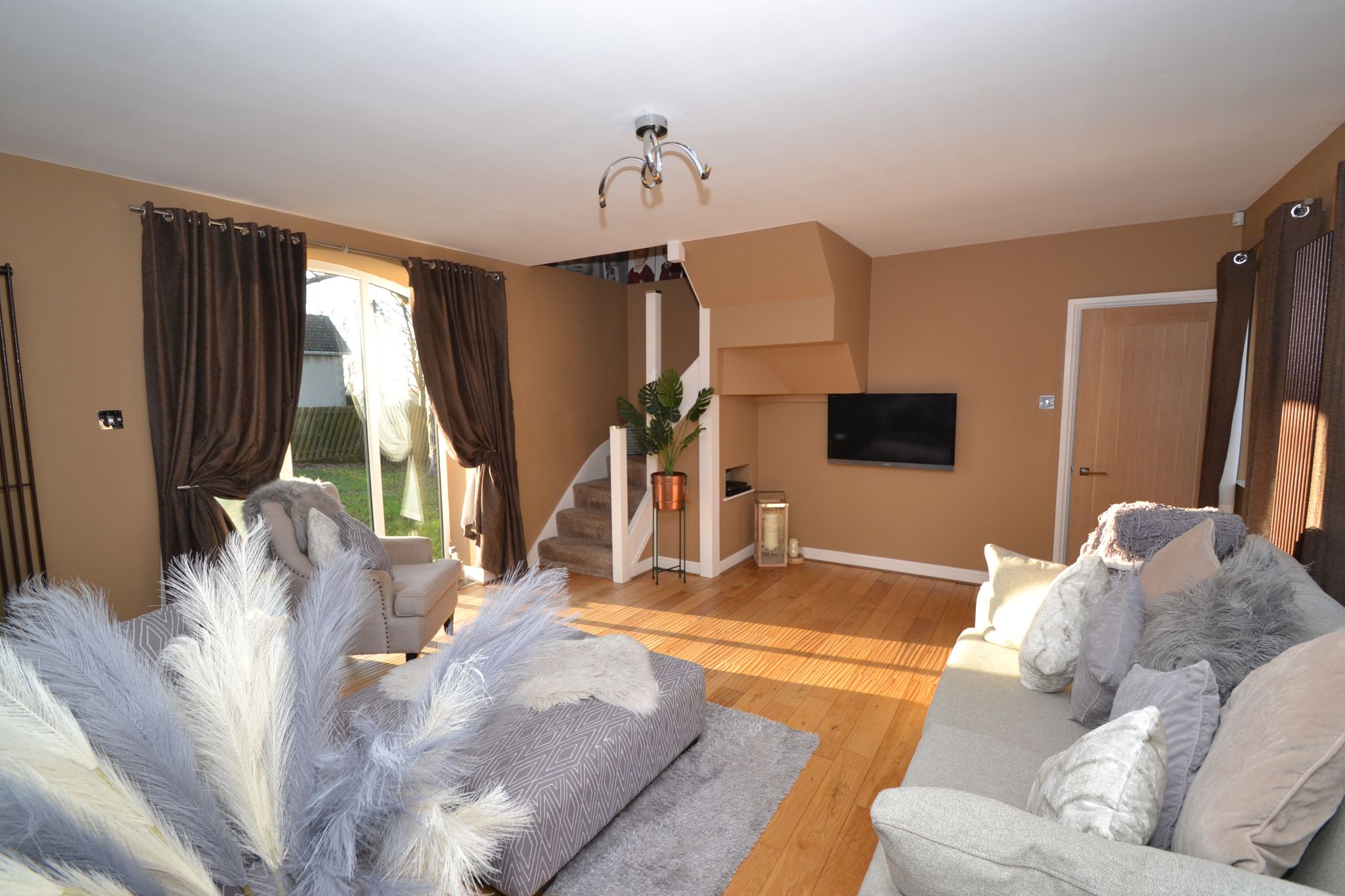 3 Bed Barn Conversion House For Sale - Photograph 3