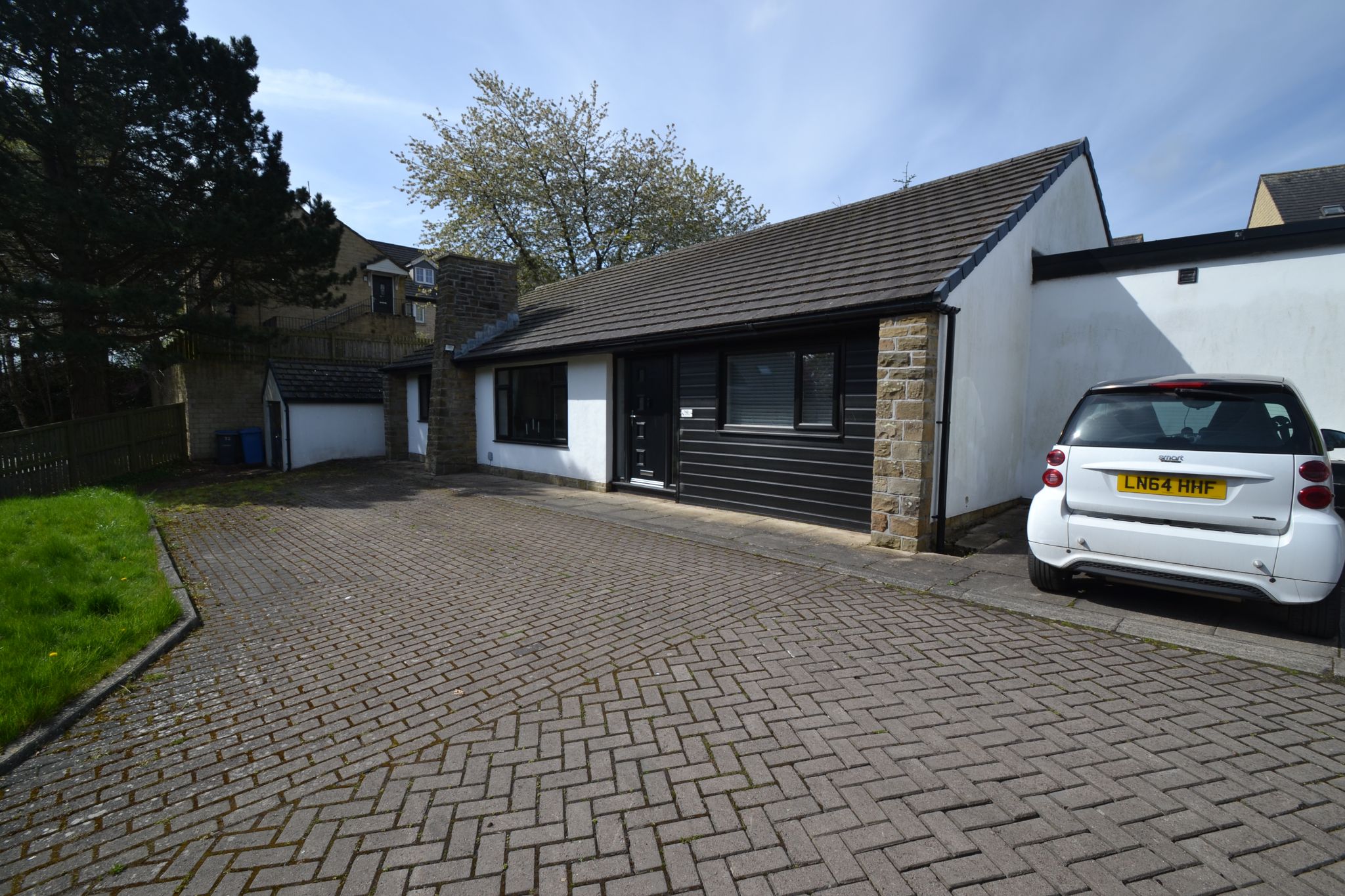 4 Bed Detached Bungalow For Sale - Photograph 1