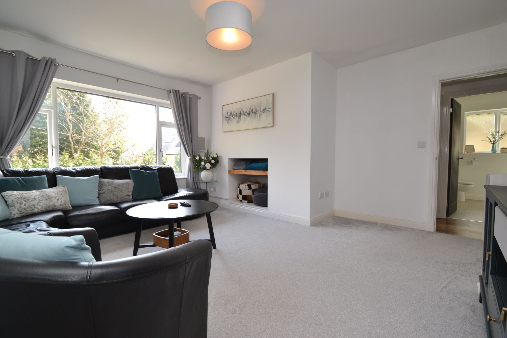 4 Bed Detached Bungalow For Sale - Photograph 3