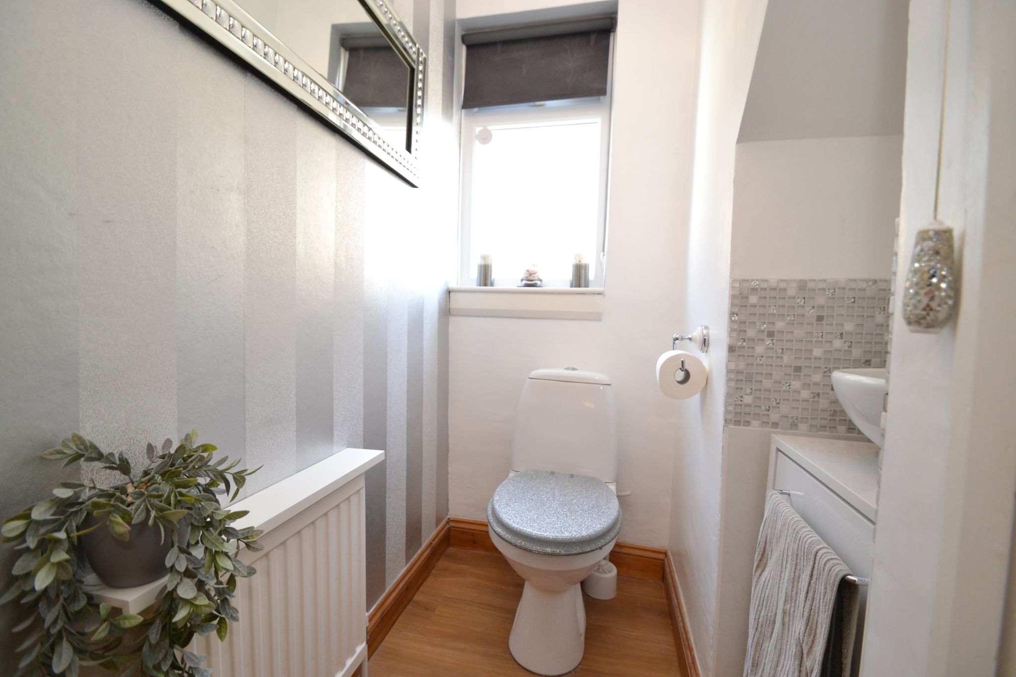 4 Bed Detached House For Sale - Photograph 3