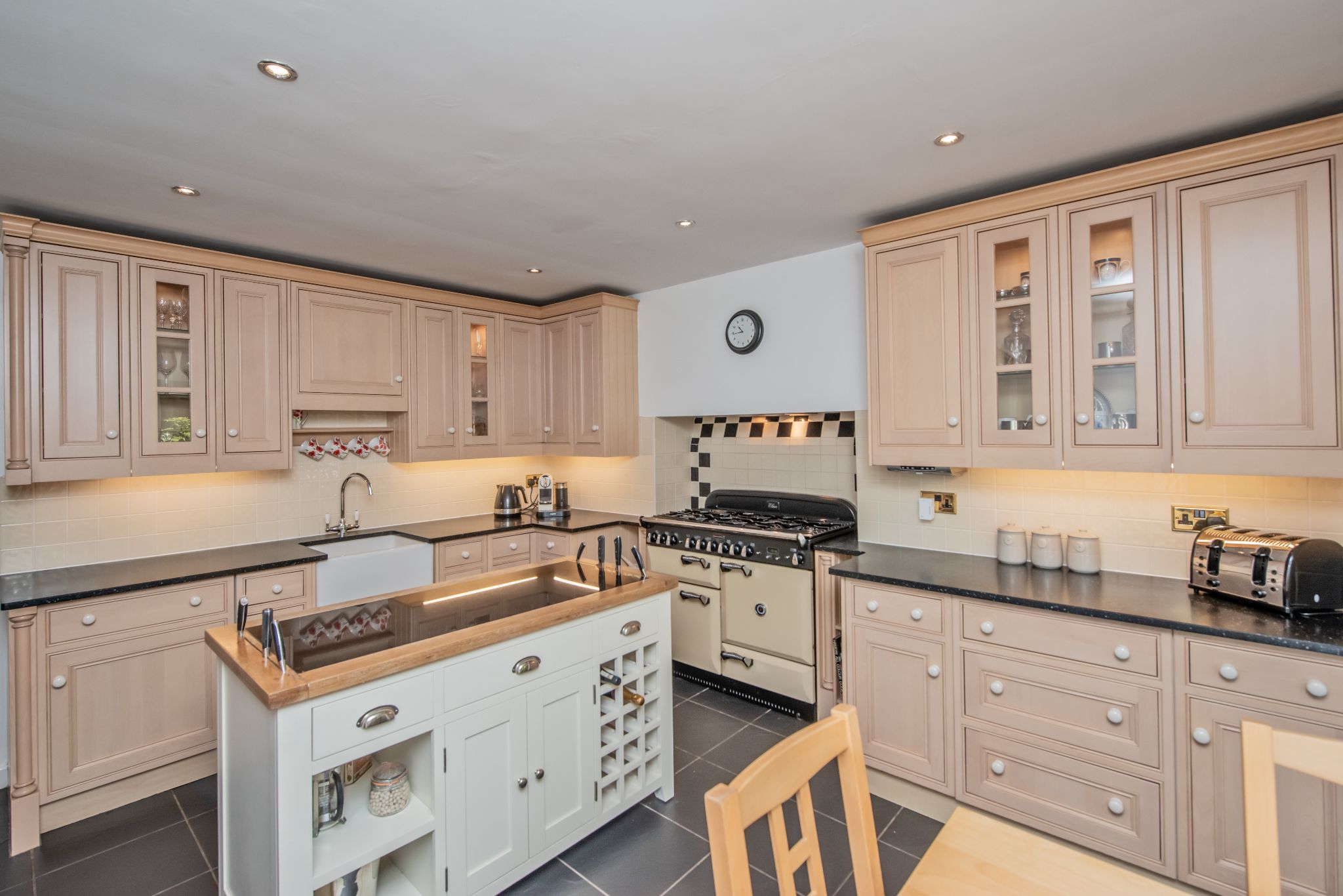 3 Bed Detached House For Sale - Photograph 8