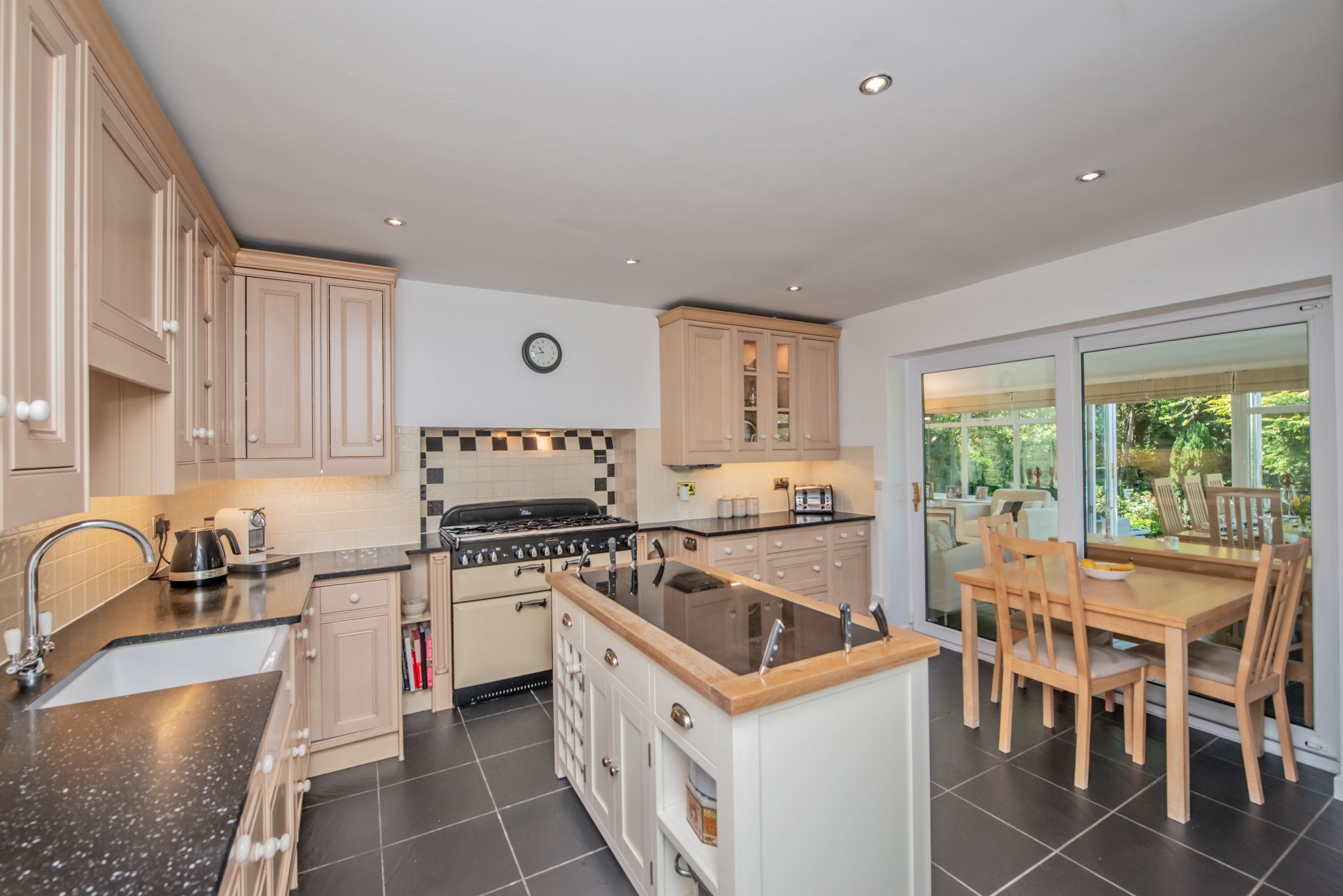 3 Bed Detached House For Sale - Photograph 7