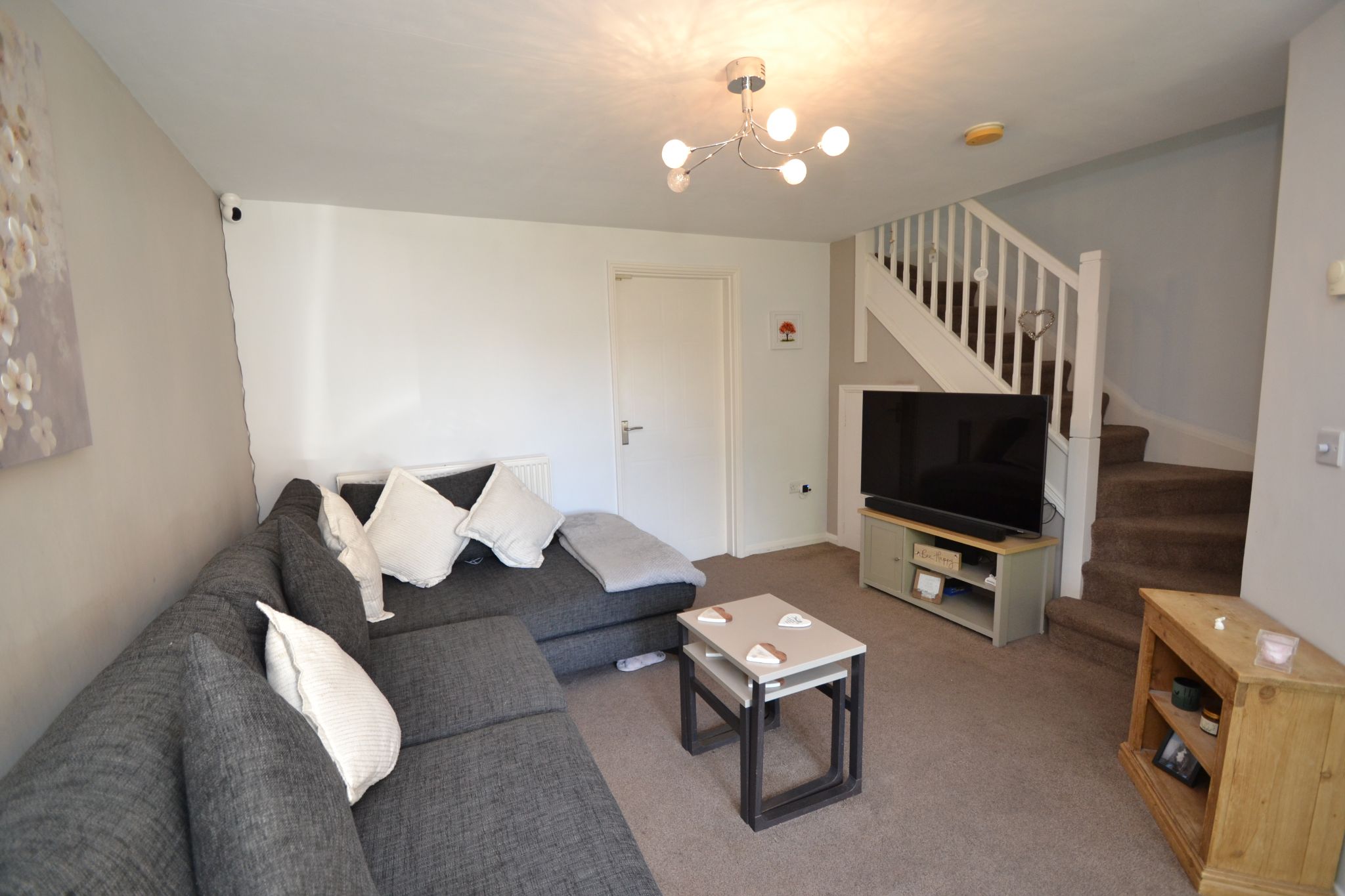 2 Bed Semi-detached House For Sale - Photograph 4