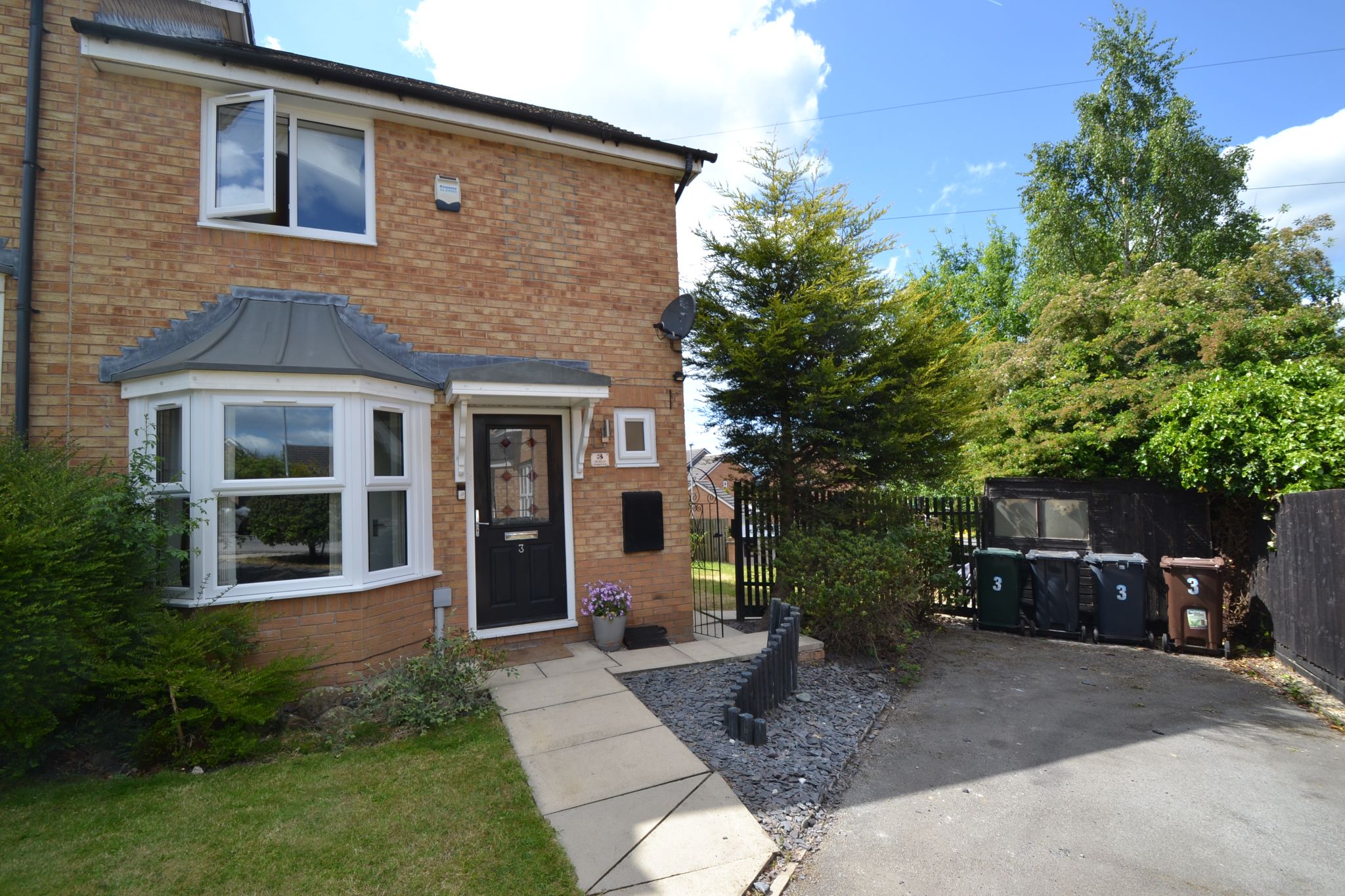 2 Bed Semi-detached House For Sale - Photograph 1