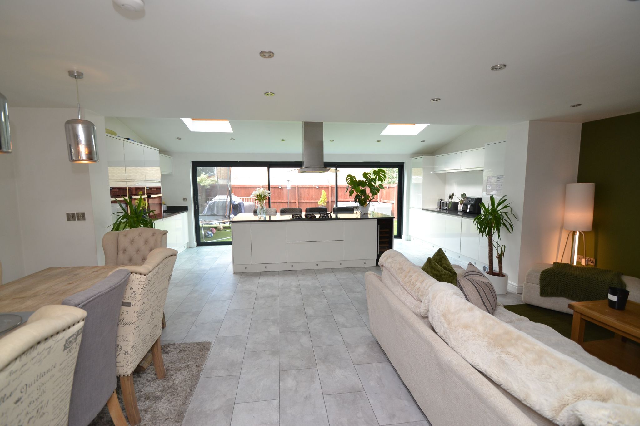 4 Bed Detached House For Sale - Photograph 6