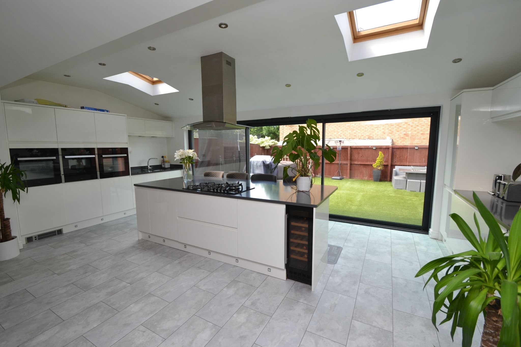 4 Bed Detached House For Sale - Photograph 10