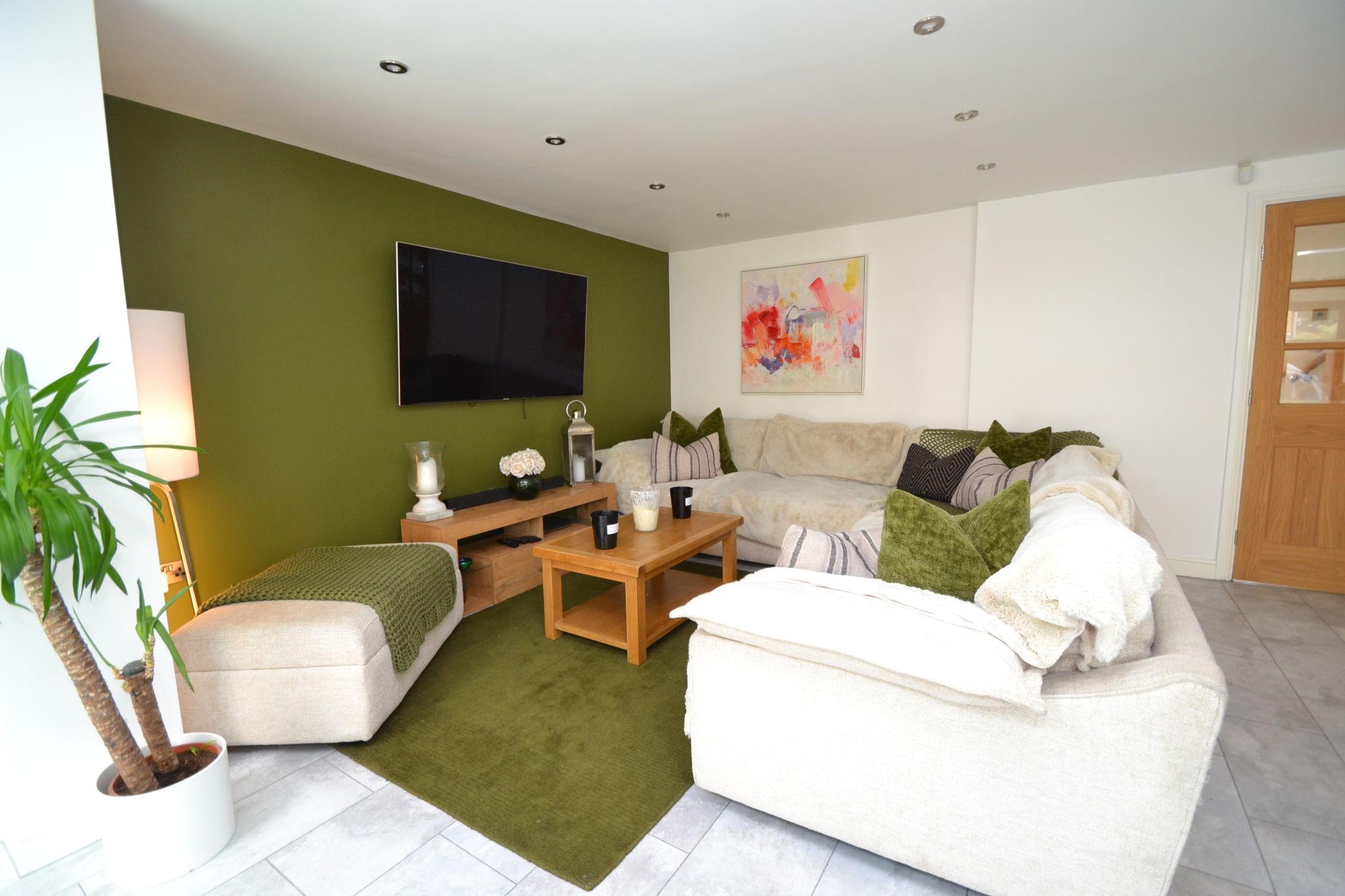 4 Bed Detached House For Sale - Photograph 8